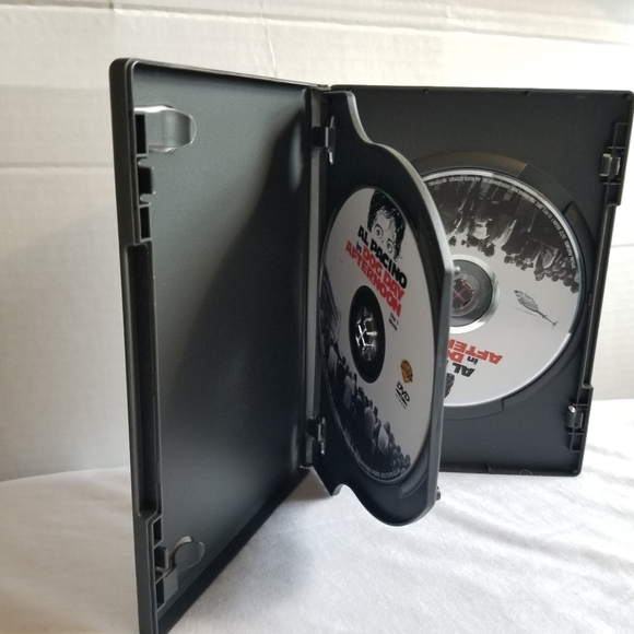 Al Pacino in Dog Day Afternoon 2 Disc Special Edition DVD Set - Picture 7 of 11